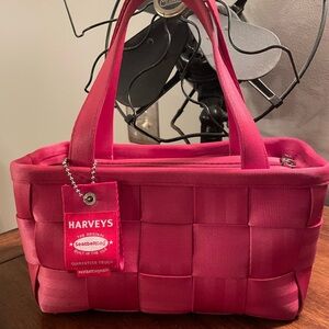 Pink Harvey’s seatbelt bag, dimensions in photos.